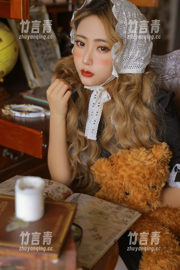 Xiuren秀人网 - 探秘夏甜甜的白色写真集，资源里的每一张都在撩拨你的心弦！