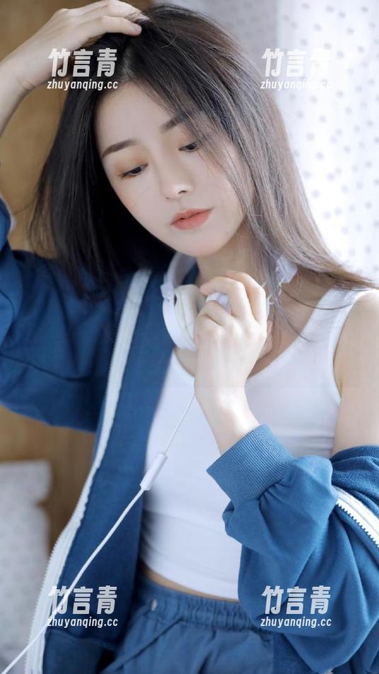Xiuren秀人网-奈奈Fox Xiuren秀人网 - 奈奈Fox裸足写真集震撼上线:高清展现她最真实的一面,让你心动不已