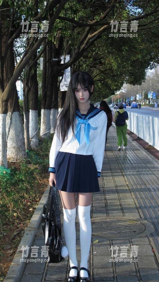 Xiuren秀人网 - 奶芙乔乔圣诞写真合集：寒冬中绽放的温馨与光芒