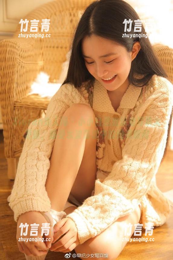 Xiuren秀人网 - 小小白思宜泳池写真大更新，感受水波荡漾中的绝美瞬间