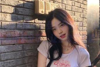Xiuren秀人网 – 享受夏日阳光，小肉肉咪海边图包分享，让你欲罢不能！
