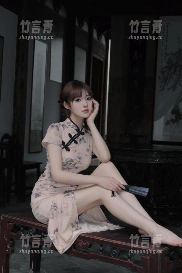 Xiuren秀人网 - 小肉肉咪：将高跟鞋融入她最新写真作品的独特风格