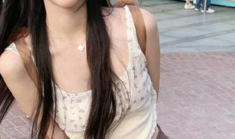 Xiuren秀人网 – 悦悦姐最新裤里丝写真发布：探索令人惊艳的照片艺术之美