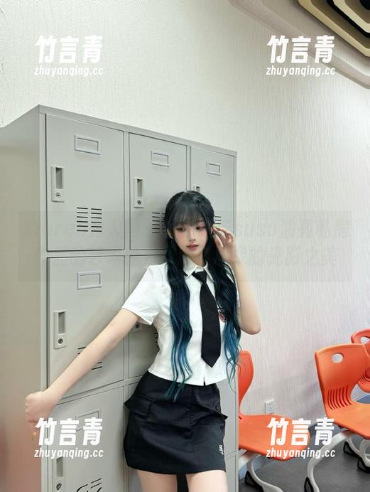 Xiuren秀人网 - 解密晚苏susu油亮私房作品的艺术魅力，触碰心灵的光影之美