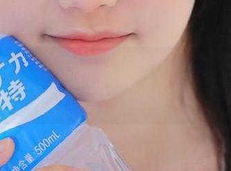 Xiuren秀人网 – 分享杨晨晨高清黑丝写真，娇柔欲滴的优雅瞬间尽在其中