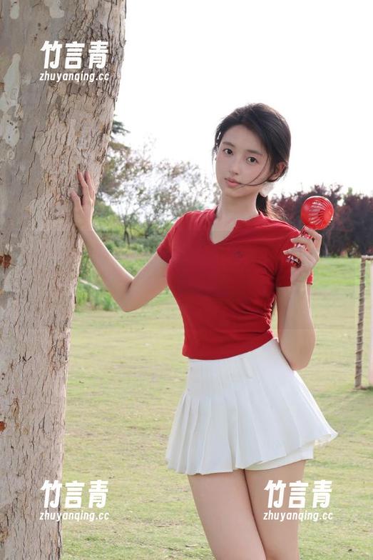 Xiuren秀人网 - 汐汐爱吃草莓美足合集大放送，分享她每一张动人内心的摄影作品