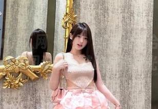 Xiuren秀人网 – 玥儿玥红裙摄影合集：高清原图记录女孩的浪漫时光