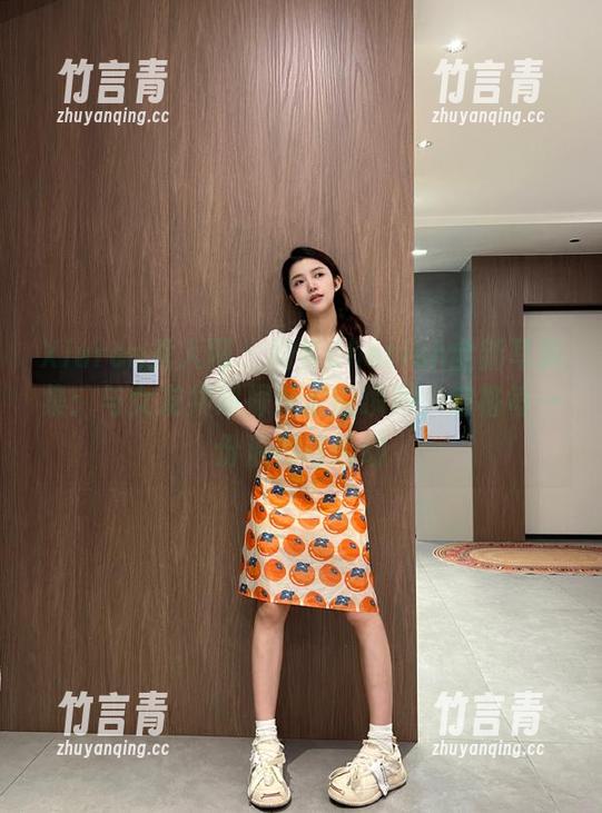 Xiuren秀人网 - 绮梦Cherish全新写真集：与女友共同探索爱的瞬间，定格每一份温暖与感动