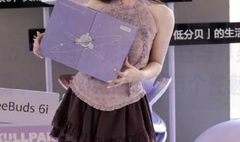 Xiuren秀人网 – 龙雪儿黑丝写真美图，展现不一样的时尚态度与个性魅力