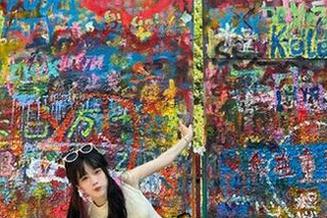 YouMi尤蜜荟 – 光影幽韵：欧阳LuLu丝袜写真中的美感与原图深度解析