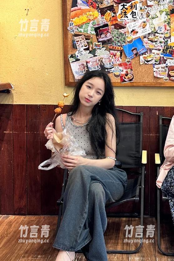 YouMi尤蜜荟 - 筱慧cindy带你领略油亮写真背后的秘密：艺术与美容的无缝连接！