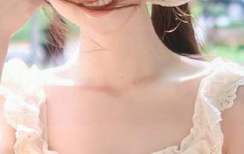 YouMi尤蜜荟 – 让我们一起欣赏菲儿beauty的裤里丝艺术：独家图库分享带你走进她的世界！