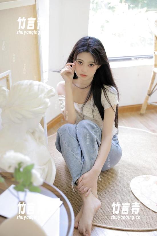YouWu尤物馆 - Amrita贞贞的私人运动时刻：探索她的写真作品背后的故事
