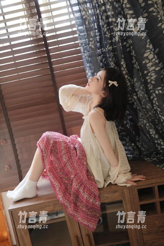 beautyleg - Kaylar的私拍套图：在海边感受阳光与海浪交织的梦幻瞬间