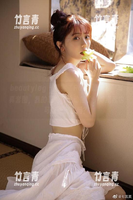 beautyleg - 看完“Ruby职业装”写真套图，我的职业信念动摇了，难道我也可以更随性吗？