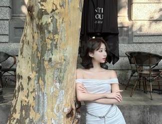 beautyleg – 耀眼的连衣裙与Stephy：引人入胜的写真图片回顾