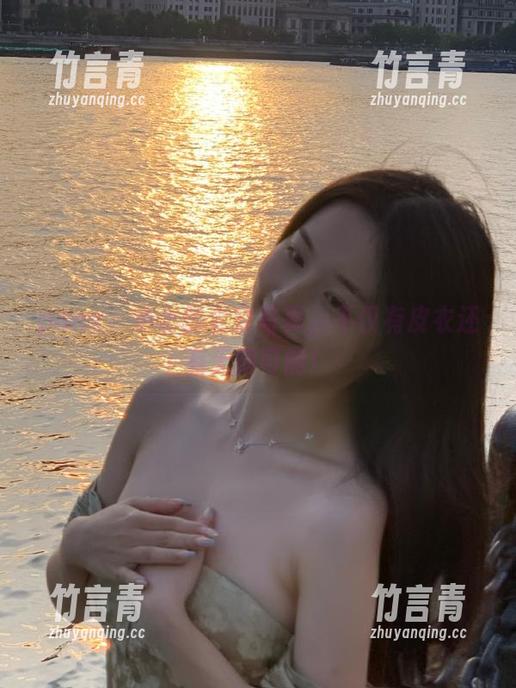 pans-小小 pans - 小小的全套写真,不仅有皮衣还有无限可能!