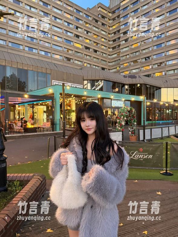 pans - 发现美惠子：最新自拍原图与更新内容，分享她的日常与创作灵感