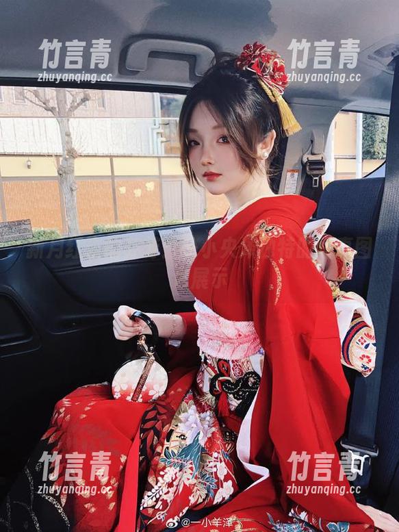 新月红玫的芬芳：一小央泽独特的写真图包展示