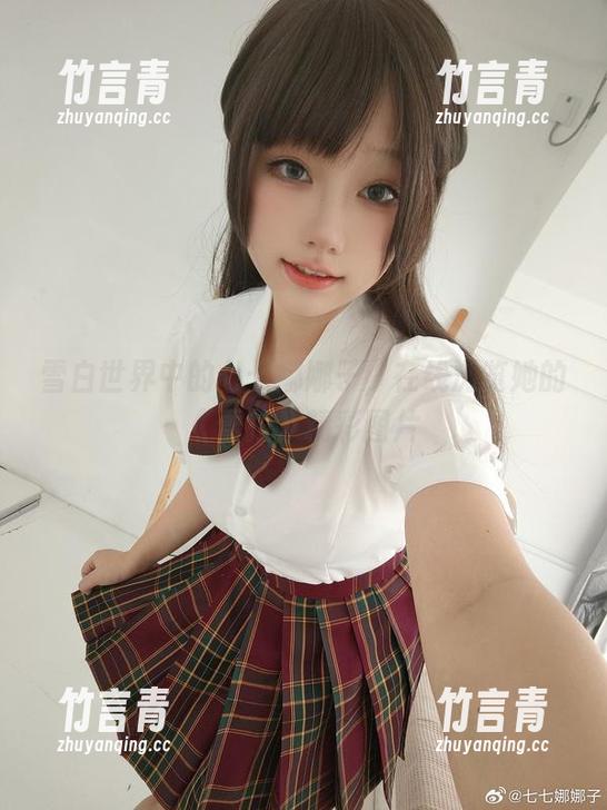 雪白世界中的七七娜娜子，在线浏览她的《雪拉》精彩图片