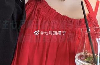 明星博主七月喵子的御姐写真全套，令人心动的美妙瞬间！