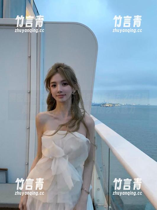 不爱笑的赛琳 微密圈 - 在线获取不爱笑的赛琳5.20付费高清原图,感受她独特的艺术魅力