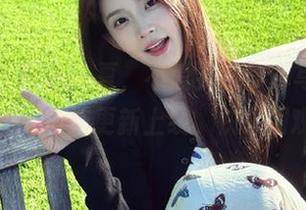微密圈 – 轻松一夏，不爱笑的赛琳写真集“白色”全新更新上线，快来围观！
