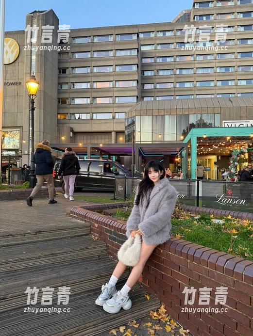 微密圈 - 不爱笑的赛琳私房写真合集：居家生活中的优雅与自然之美