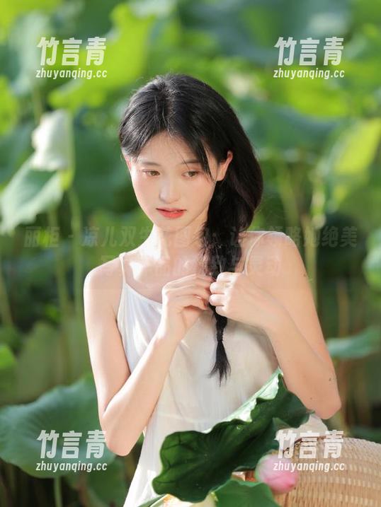 丽柜 - 凉儿双生花图包：让你领略她绝美写真作品的精致与灵动