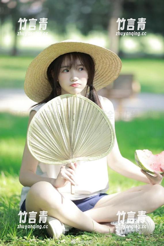 丽柜 - 小爽的玉脂蕉香写真全新上线，快来免费下载美丽瞬间吧！