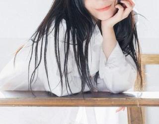 丽柜 – 空姐心心的私拍写真：当空中服务遇上镜头，演绎不一样的魅力