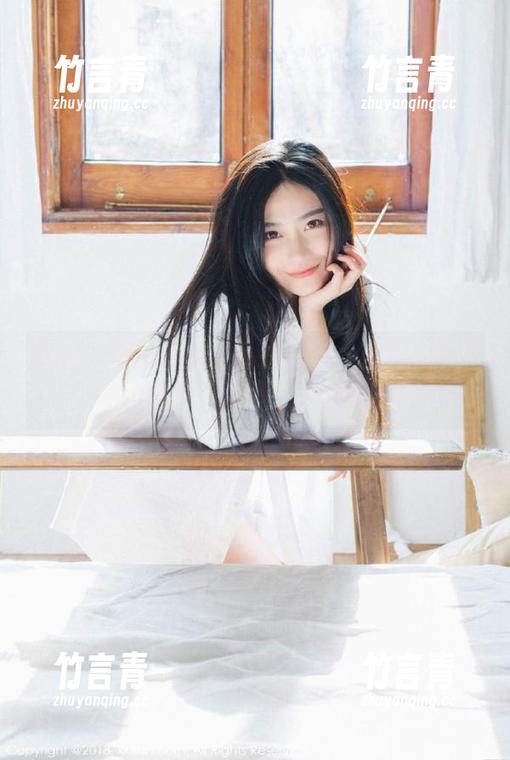 丽柜-心心 丽柜 - 空姐心心的私拍写真:当空中服务遇上镜头,演绎不一样的魅力