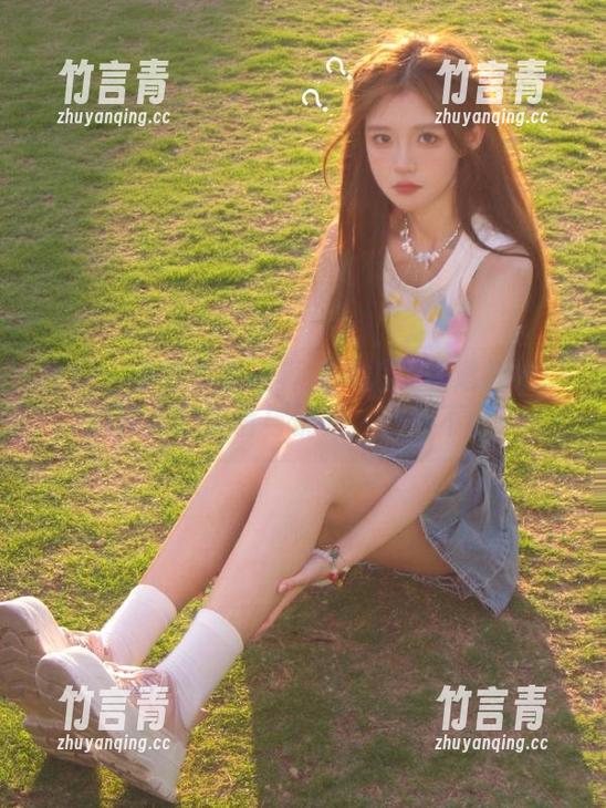 丽柜 - 潘潘黑色写真：私拍美图透视她内心深处的自信与优雅，心动不已！