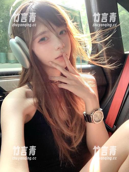 丽柜-潘潘 丽柜 - 一起练习瑜伽:下载潘潘的精彩图片,获取生活的平衡与美好