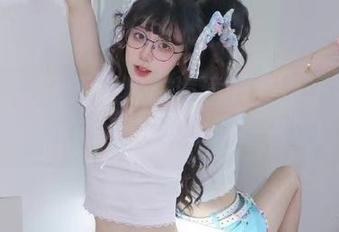 丽柜 – 蕾丝诱惑尽在潼潼的世界：免费下载她的写真，让你惊喜连连！