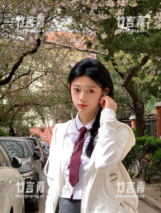 丽柜 - 王欣竹全新制服系列作品曝光，最新图库邀你一同欣赏她的风采