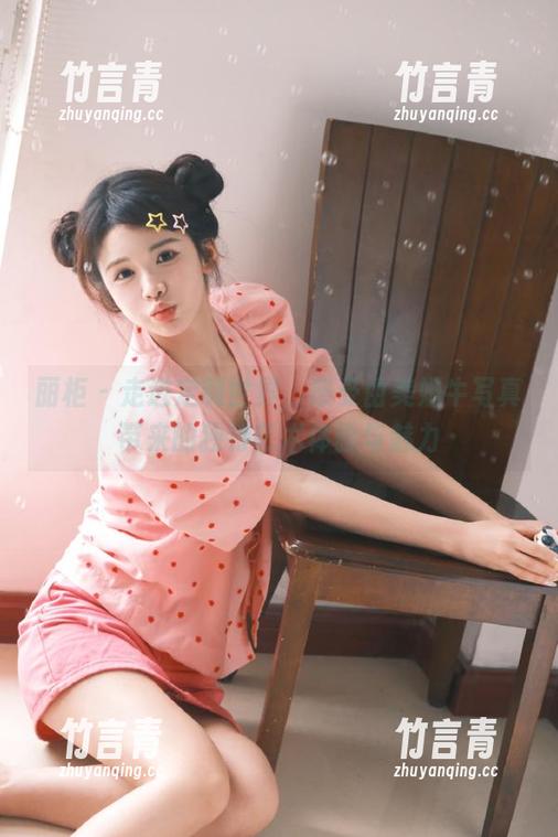 丽柜 - 走进定制世界，感受由美奶牛写真带来的独特艺术体验与魅力