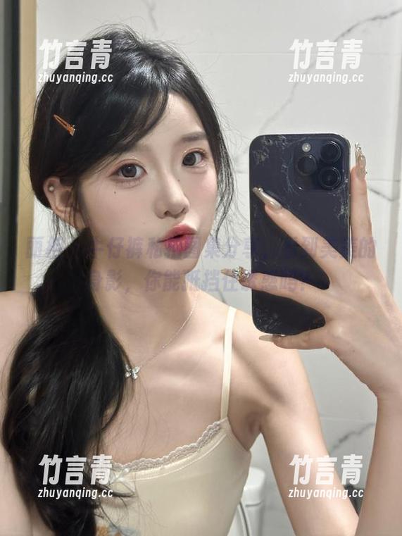 丽柜-美美 丽柜 - 牛仔裤私拍图集分享,看到美美的身影,你能抵挡住诱惑吗?