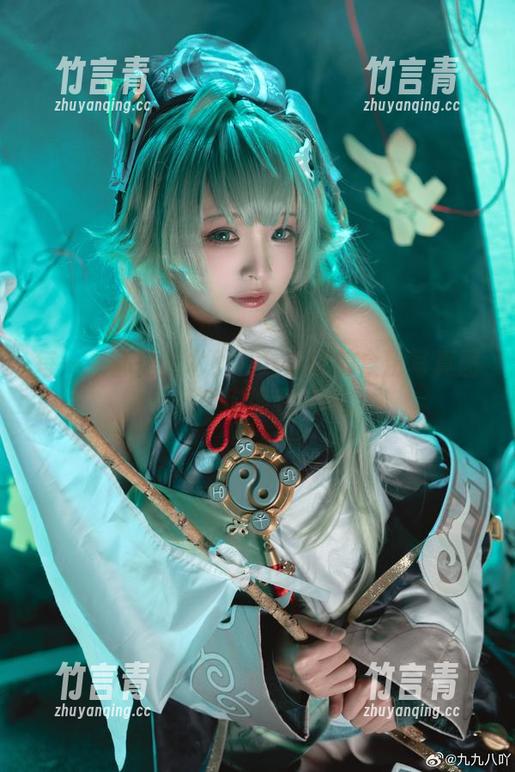 九九八吖 每一张都是艺术!九九八吖的金粉写真图包值得你细细品味。