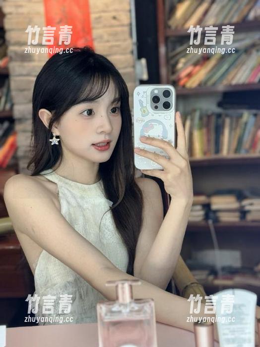 最新九柒喵龙姬图集曝光，展现她冰雪冰清的绝美风情！