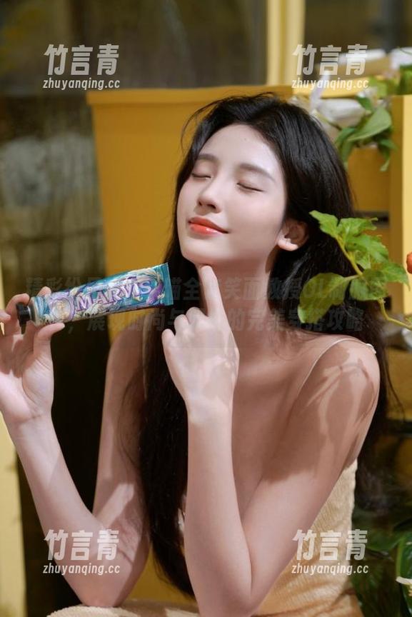 九柒喵 精彩纷呈的九柒喵全套笑面教授OL制服图包,展现时尚与职场的完美穿搭攻略
