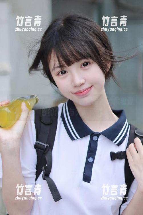 九柒喵双马尾作品：每张图片都蕴藏着青春的悸动与无限可能