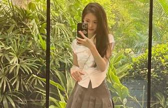 感受二阶堂宅绘子私房JK黑丝图包，甜美与魅力的完美结合！