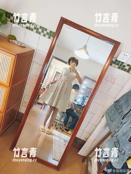 云溪溪奶桃的紫色内衣写真，尽情下载，记录每一个动人的瞬间！