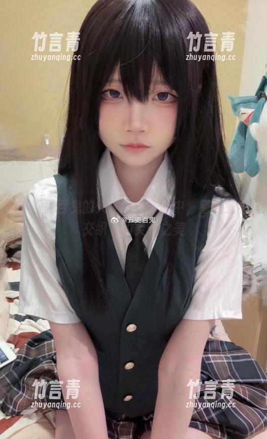 五更百鬼 在五更百鬼的天使写真作品中,感受光影交织下的灵魂之美