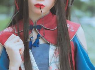 五更百鬼的写真分享：在礼服的光彩下寻找自我