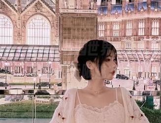 走进“仙女月”的校园世界，分享她的写真集中的无限魅力！