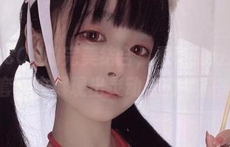 瑜伽与COS的完美结合，看佳佳好难啊如何在套图中展现出灵动与力量的美感！