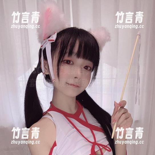 瑜伽与COS的完美结合，看佳佳好难啊如何在套图中展现出灵动与力量的美感！