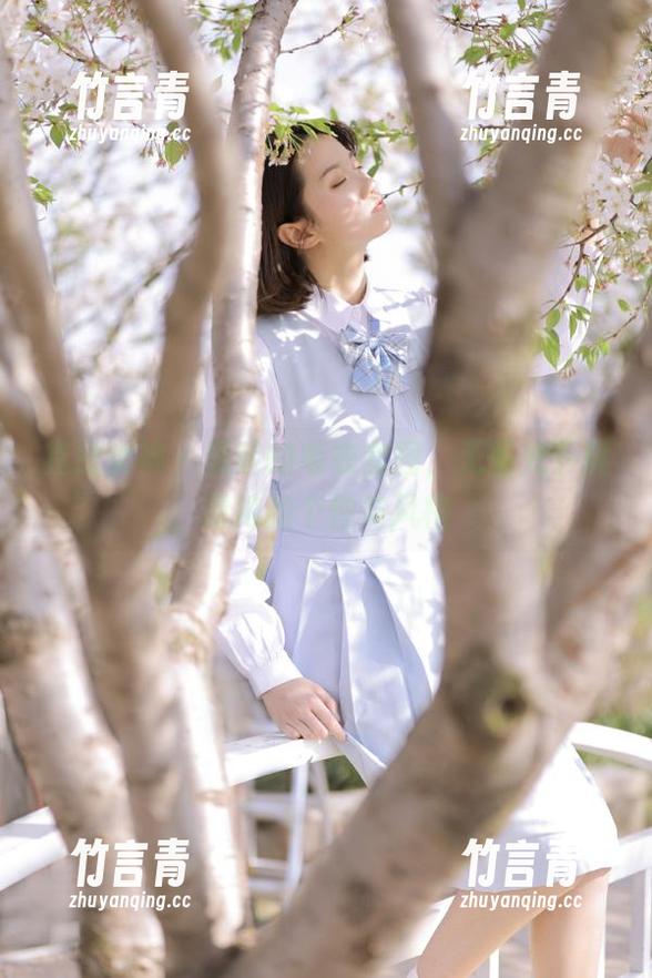 克拉女神 - 嘉萌的毛衣套图，无圣光下展现她的个性与风格